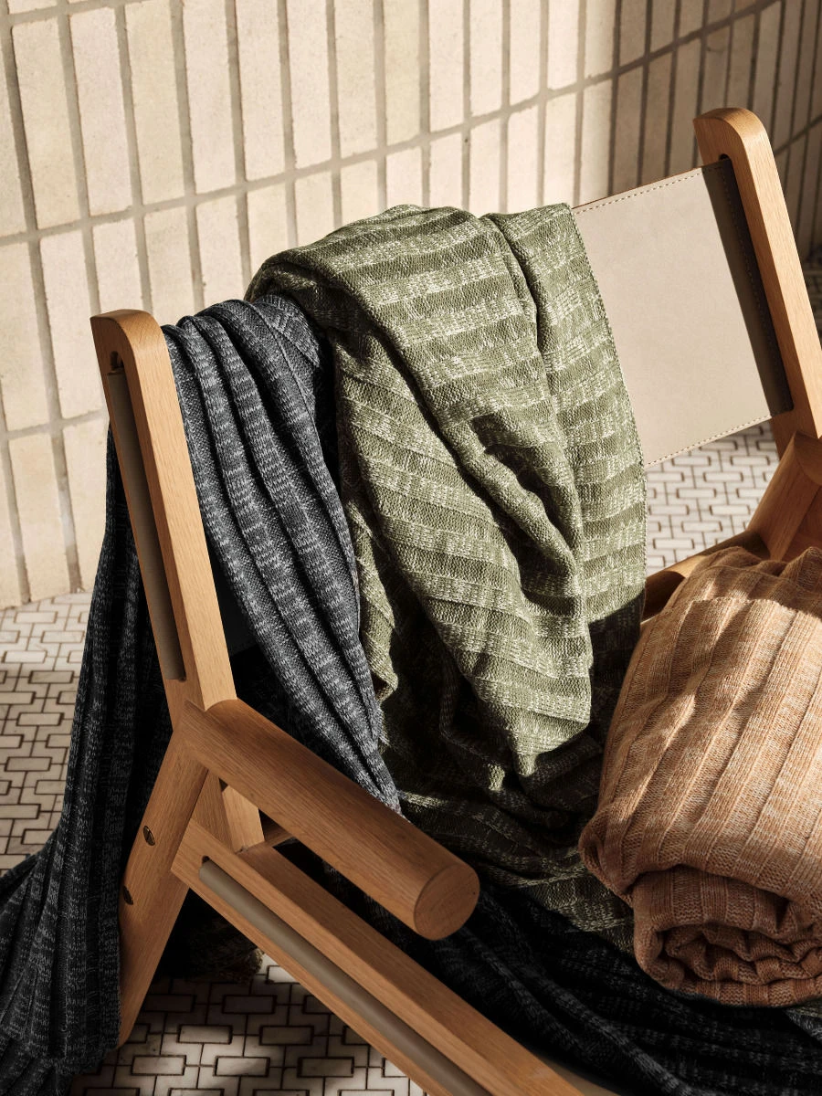 Linen House Giverny Moss Throw 2 Linen House Giverny Moss Throw - Image 2