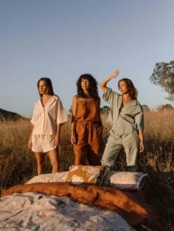 Linen House Springsteen Moss Shirt -Linen House Dreamscape Sales Store lh aw23 loungewear lifestyle t12 3